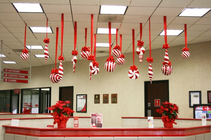 How to decorate my small office for christmas