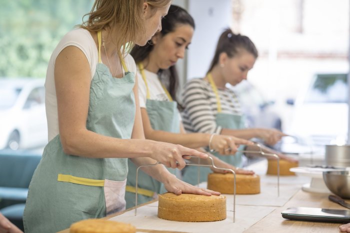 How to start cake decorating classes