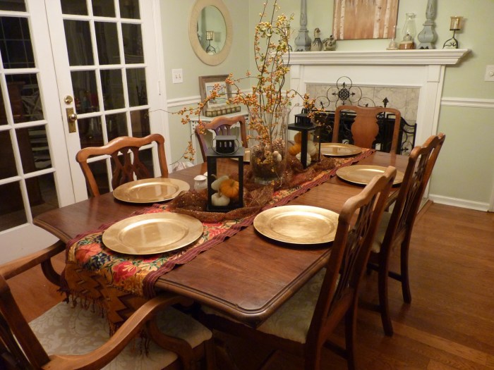 How to decorate a bulky dining room table