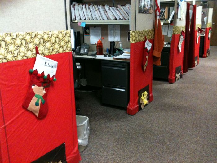 How to decorate my small office for christmas