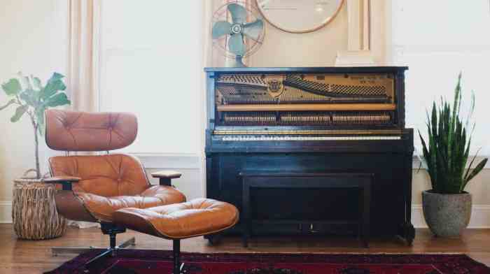 How to decorate a piano window