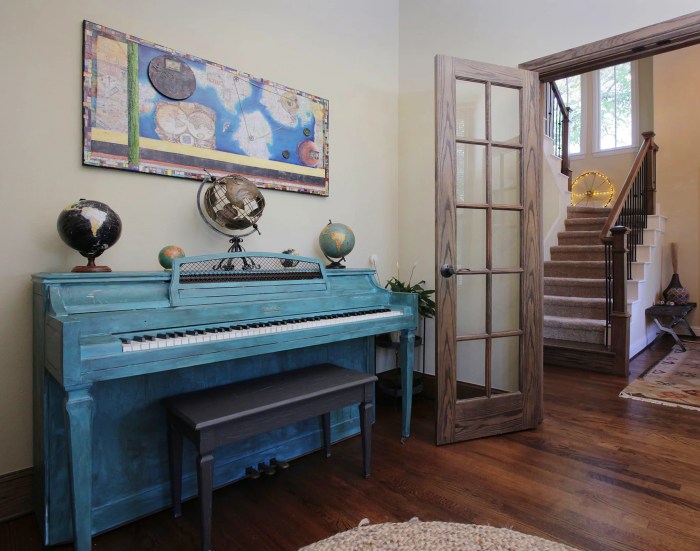 How to decorate a piano window