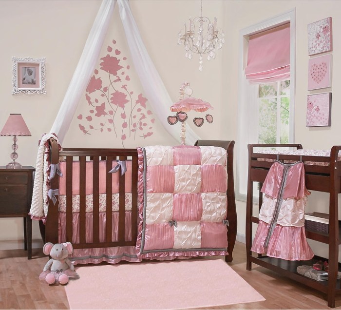 How to decorate new born baby room